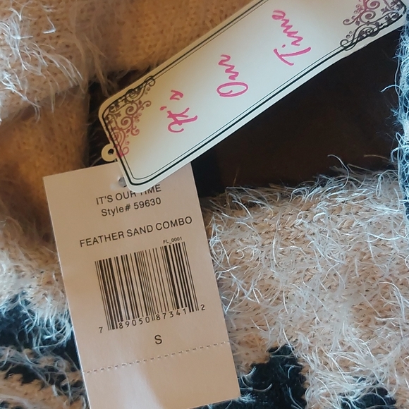 Aztec design soft sweater - NWT - Picture 7 of 8